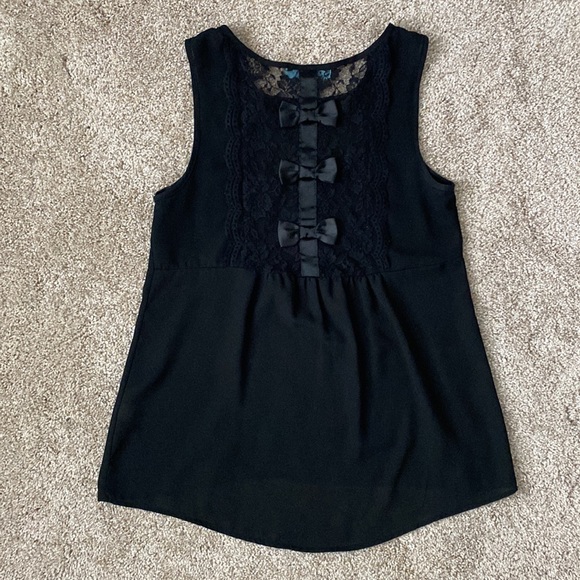 Dina Be Bow & Lace High Low Tank - Picture 3 of 5